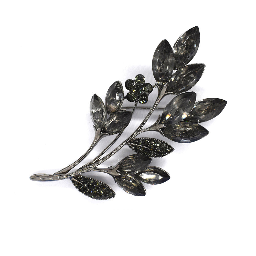 ABBR1030 - Diamante flower brooch