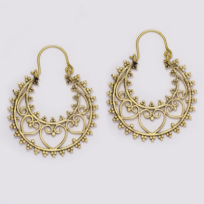 Brass  hearts in flat basket design brass hoop earrings - IFE721