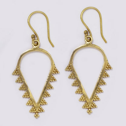 Brass pear shape pointy stipple edging earring - IFE739