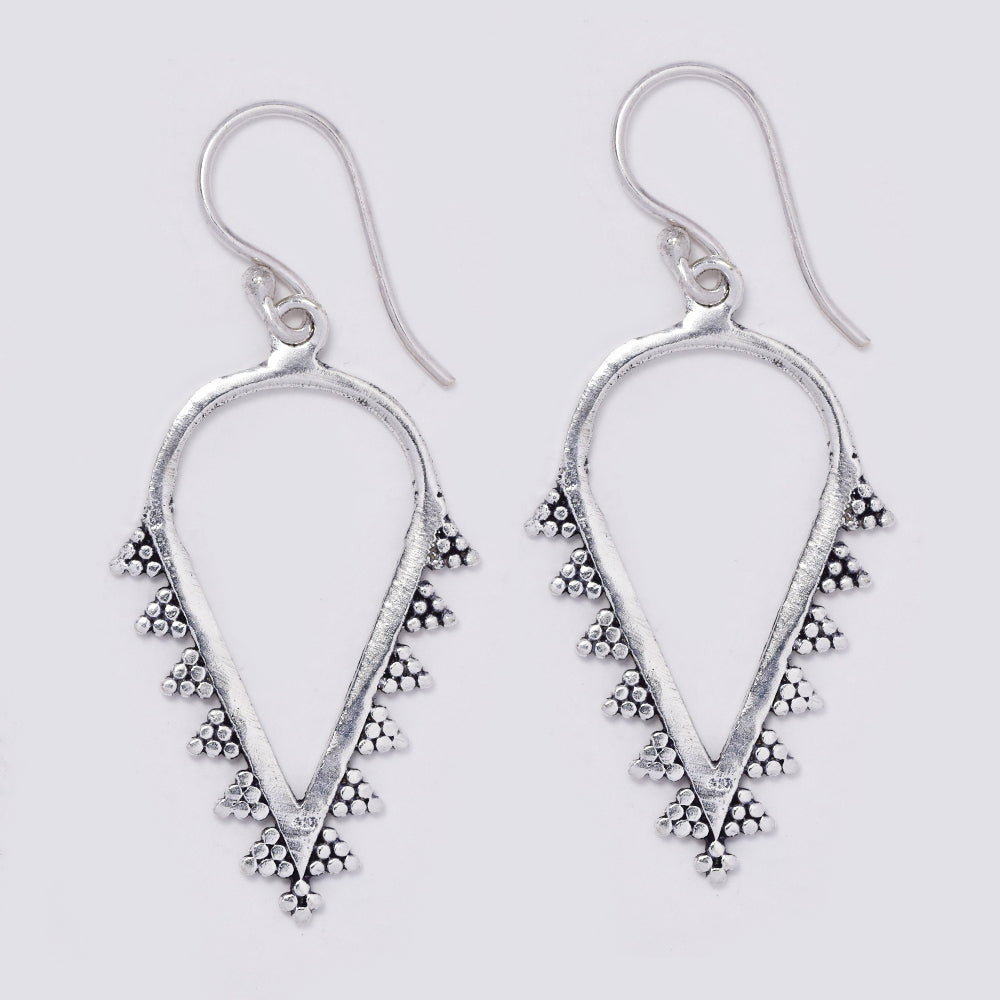 Brass pear shape pointy stipple edging earring - IFE739