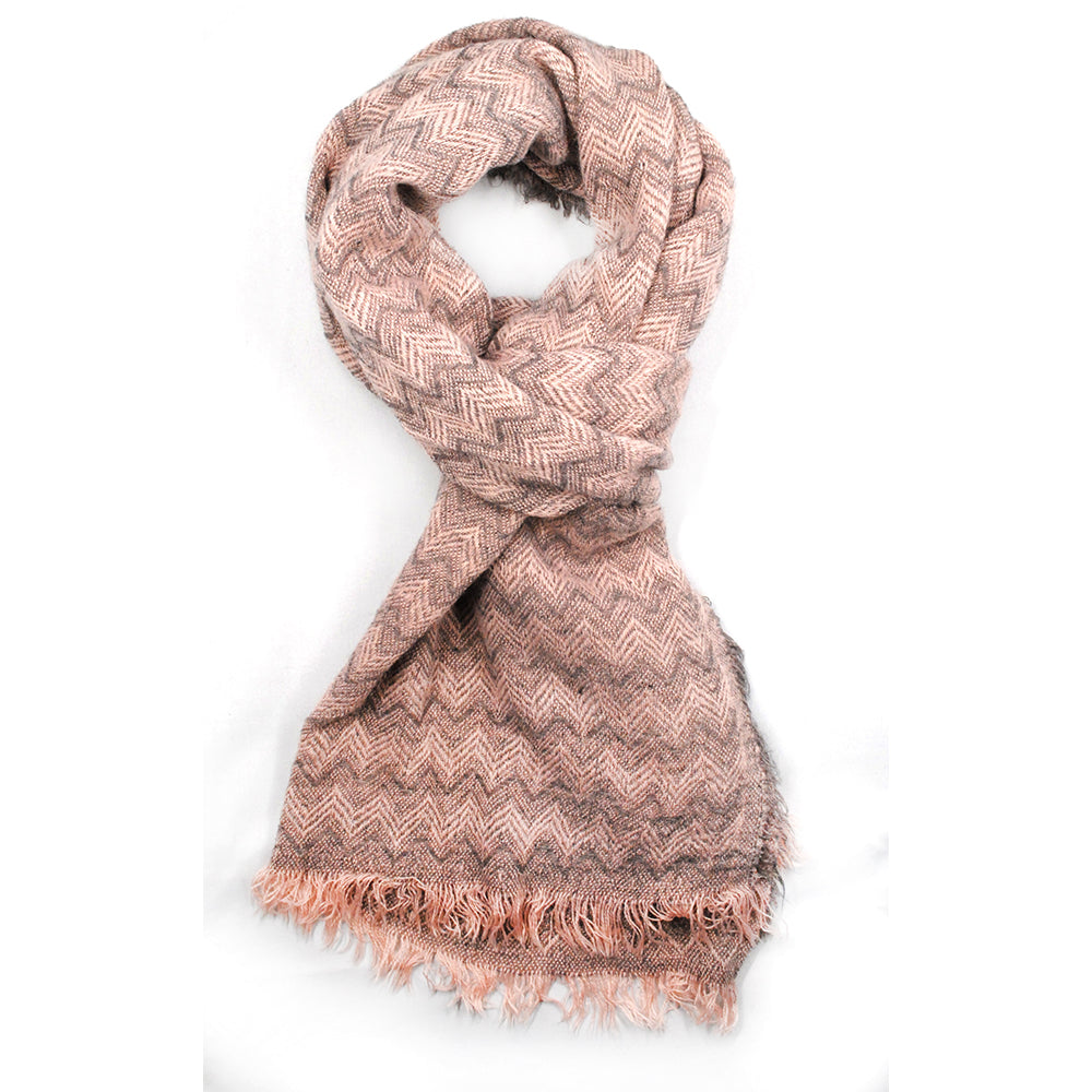 Zigzag pattern scarf with a fringe all the way around the scarf. - VS861