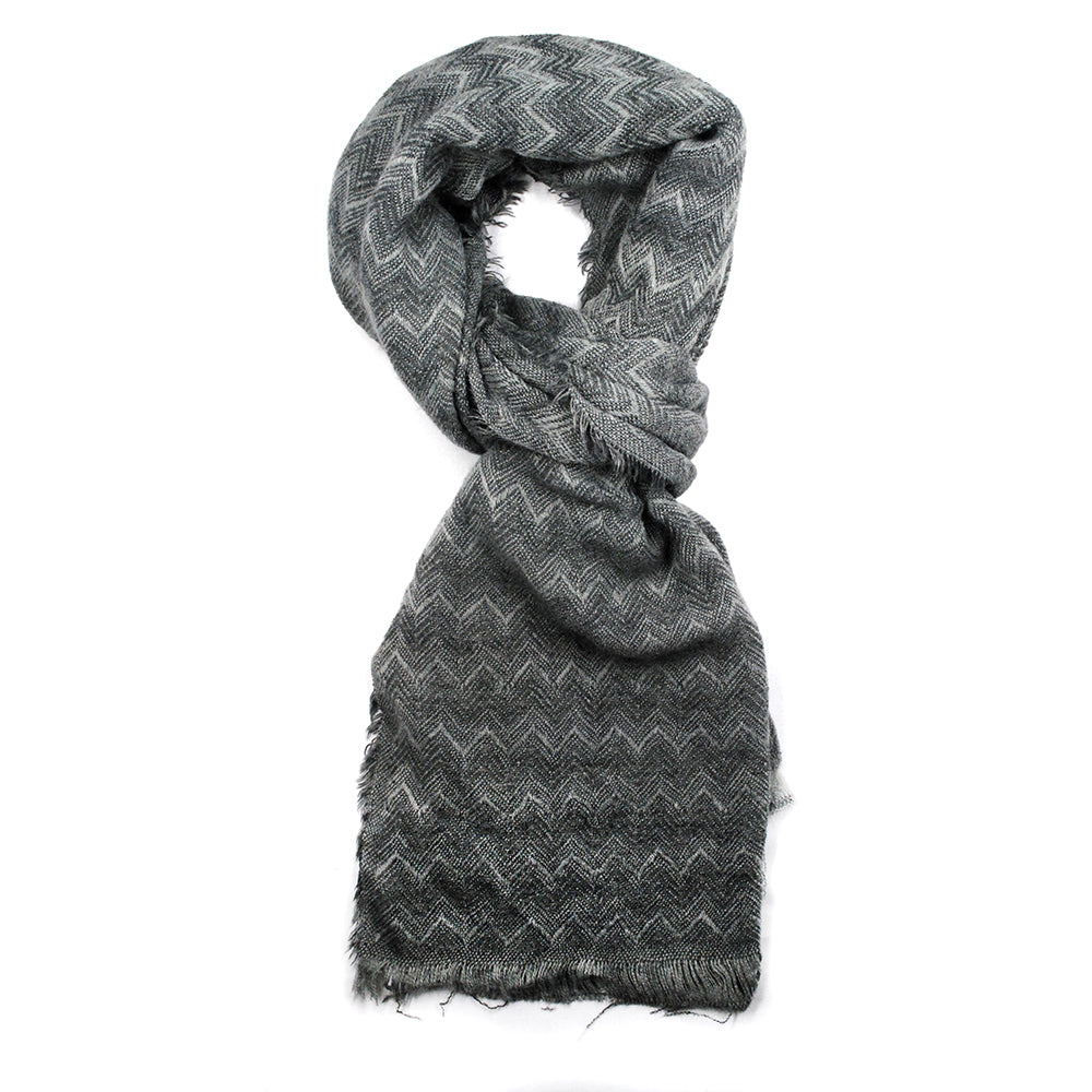 Zigzag pattern scarf with a fringe all the way around the scarf. - VS861