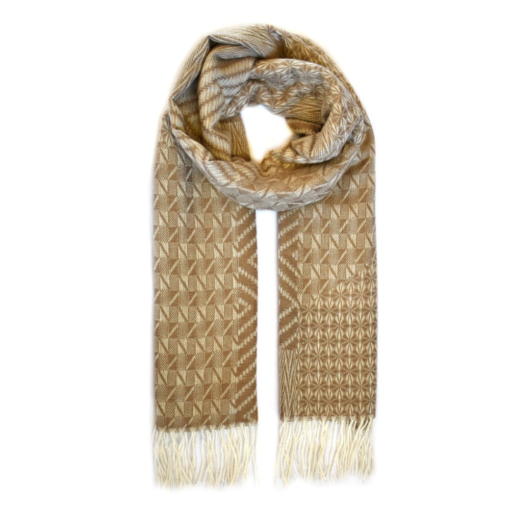 Luxuriously soft woven scarf with linear pattern - YS4533