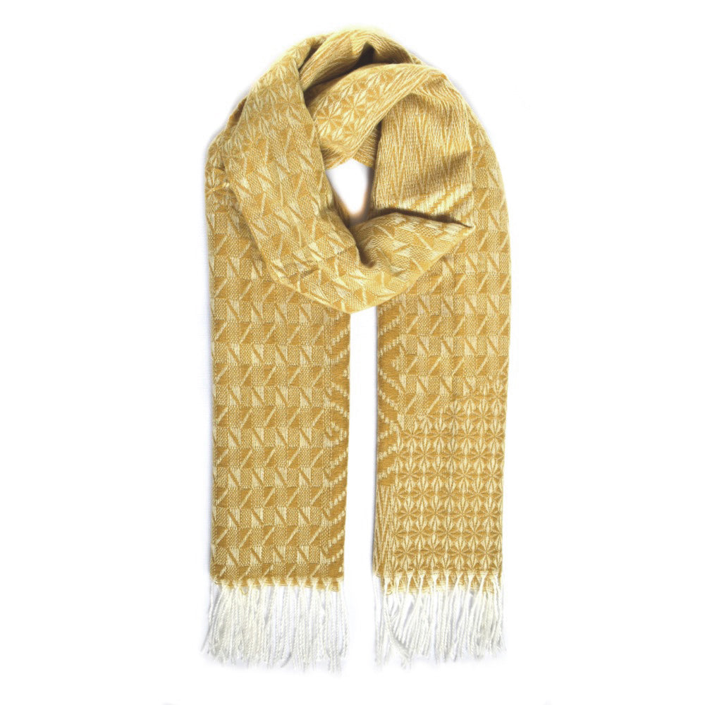 Luxuriously soft woven scarf with linear pattern - YS4533